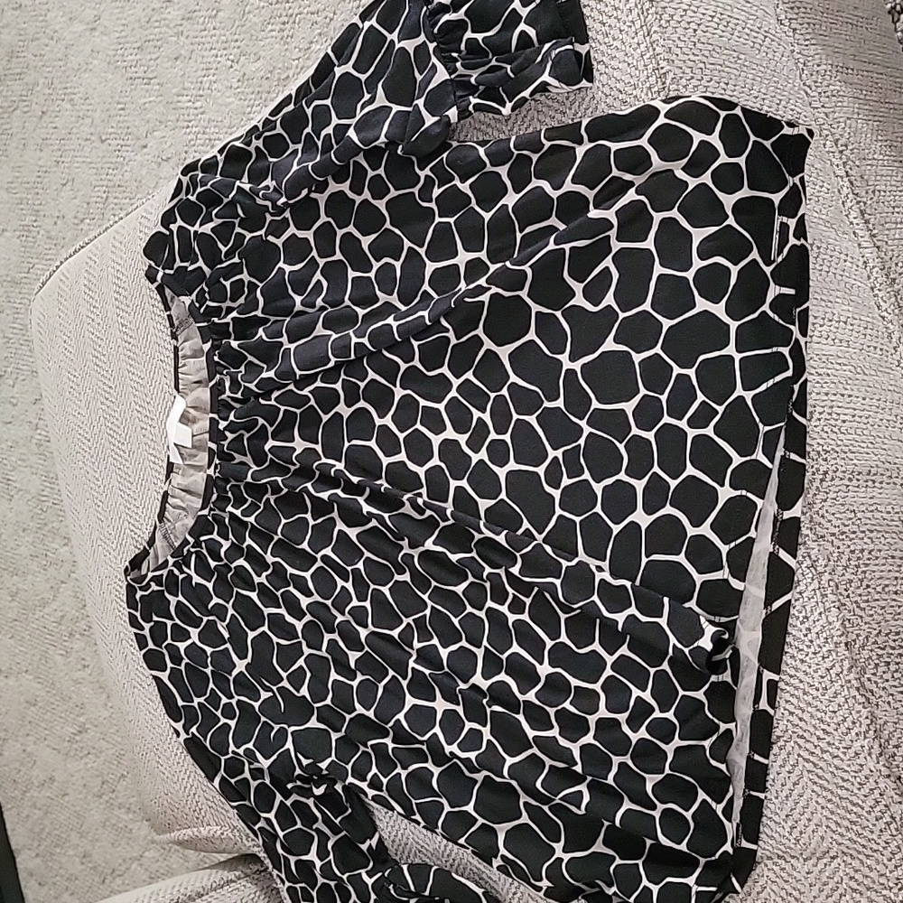 NWOT, never worn lightweight top, black and tan print